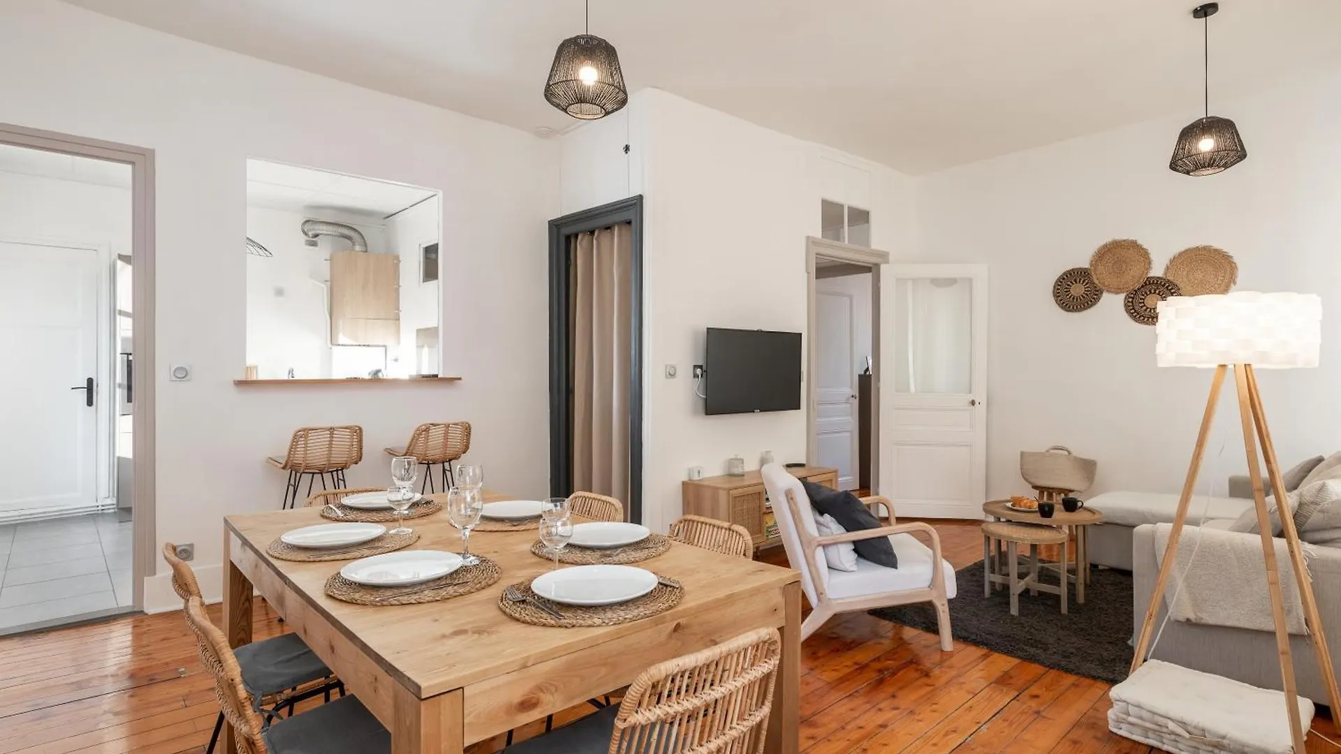 Appartement Spacieux Et Chaleureux Coeur De Ville Chambery Apartment