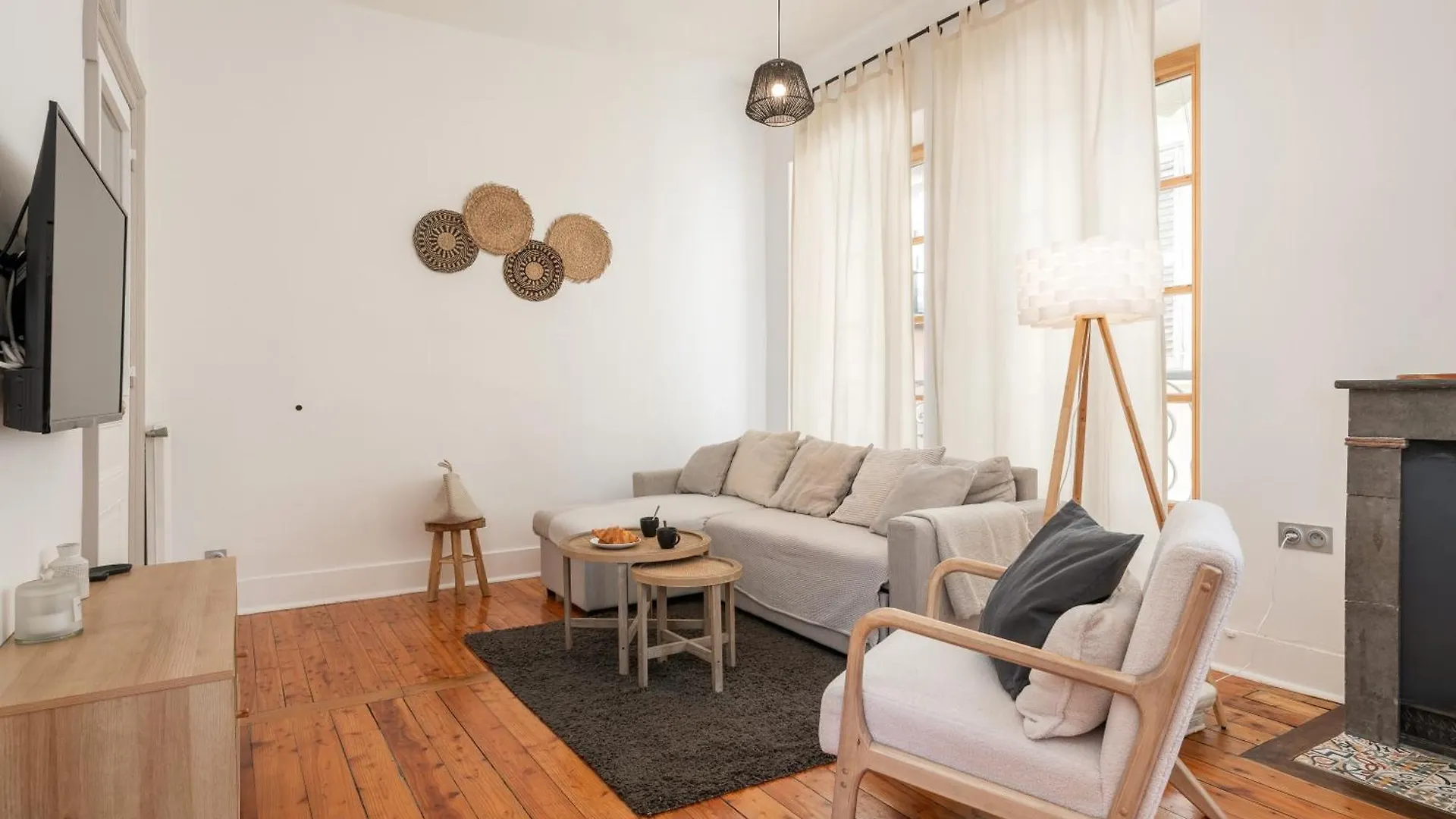 Appartement Spacieux Et Chaleureux Coeur De Ville Chambery Apartment