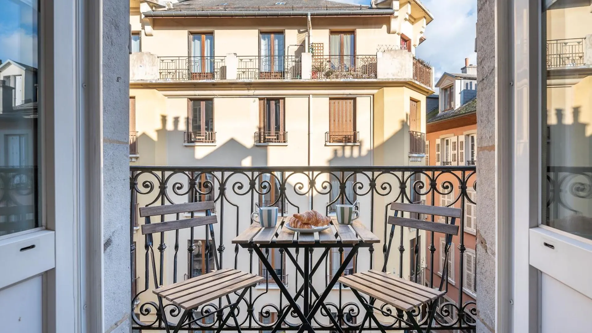 Apartment Appartement Spacieux Et Chaleureux Coeur De Ville Chambery